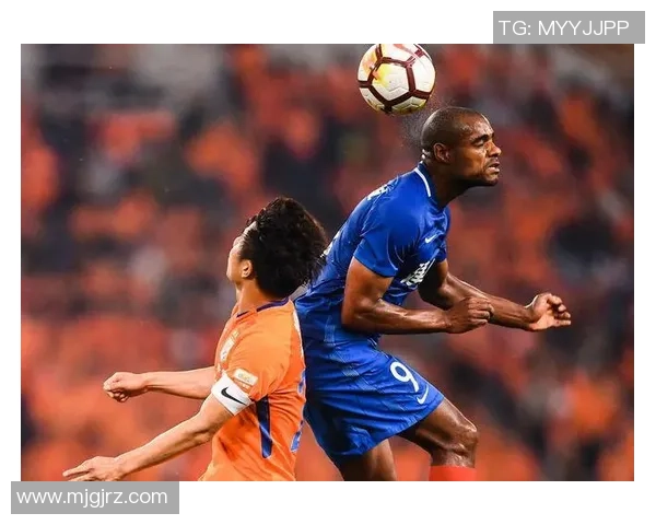 足球明星婚礼盛典拉横幅庆祝引发球迷热议与祝福